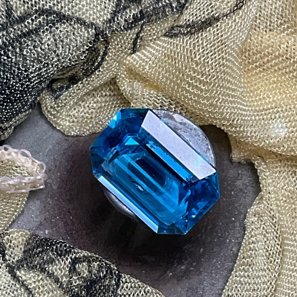 Blue Spinel - Picture 3 of 9